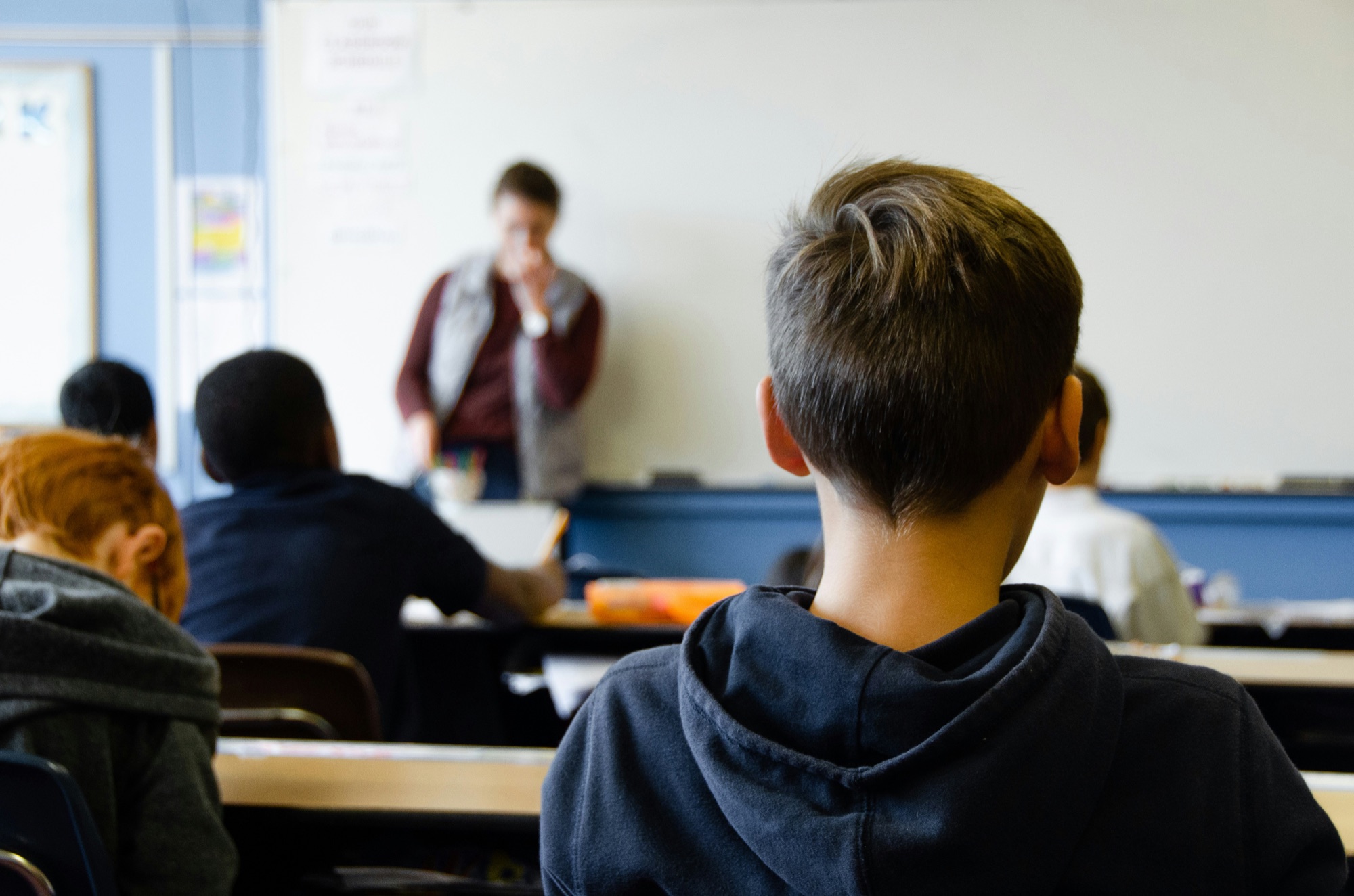 Student watching a lesson in class